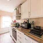 דירה Newly Renovated Coach House By Prescott Apartments *