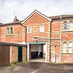 Newly Refurbished Coach House By Prescott Appartement *