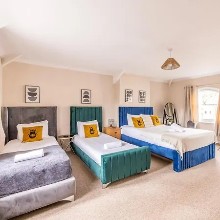 Newly Renovated Coach House By Prescott Apartment Bristol