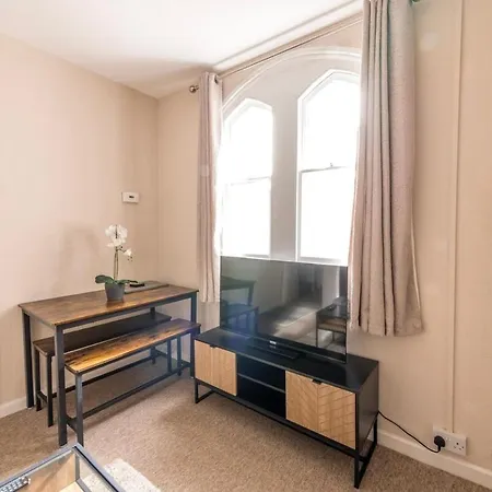 Apartment Newly Refurbished Coach House By Prescott Bristol