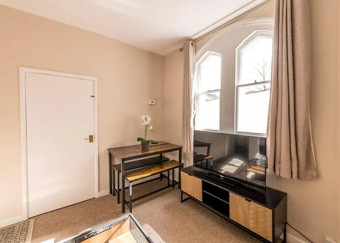 Newly Refurbished Coach House By Prescott