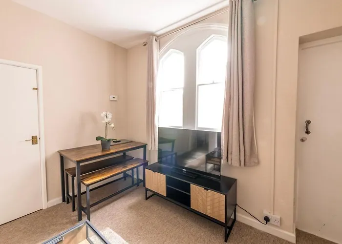 Apartment Newly Refurbished Coach House By Prescott Bristol