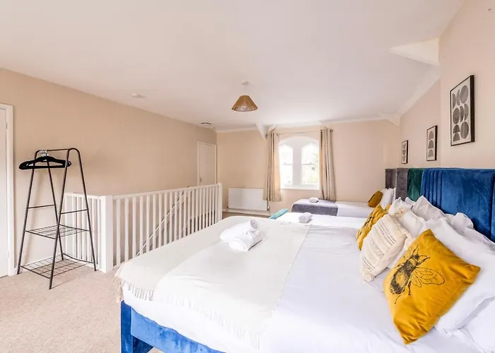 Newly Refurbished Coach House By Prescott Bristol