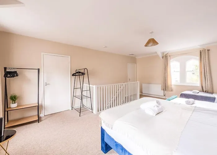 Newly Refurbished Coach House By Prescott Apartment Bristol