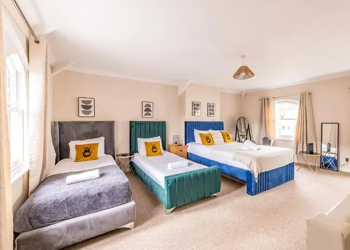 Newly Refurbished Coach House By Prescott Apartment Bristol