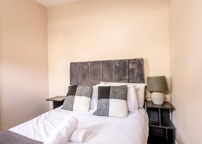 Apartment Newly Refurbished Coach House By Prescott Bristol