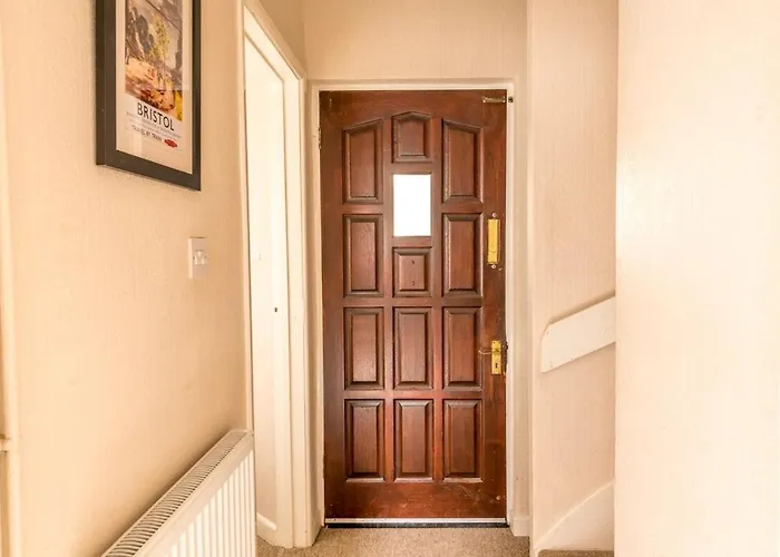 Newly Refurbished Coach House By Prescott Apartment