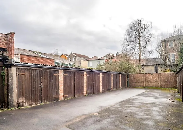 Newly Refurbished Coach House By Prescott