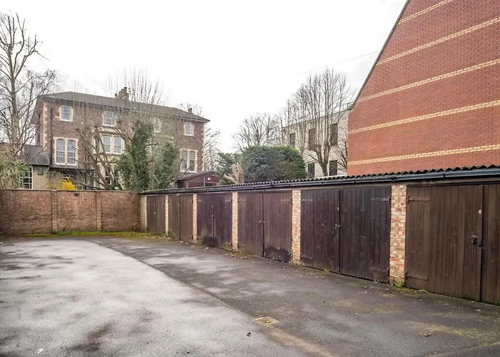 Newly Refurbished Coach House By Prescott