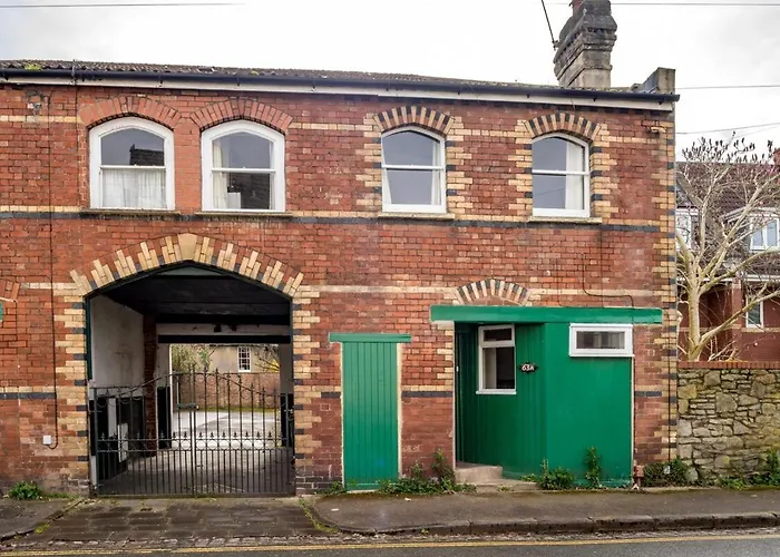 Newly Refurbished Coach House By Prescott