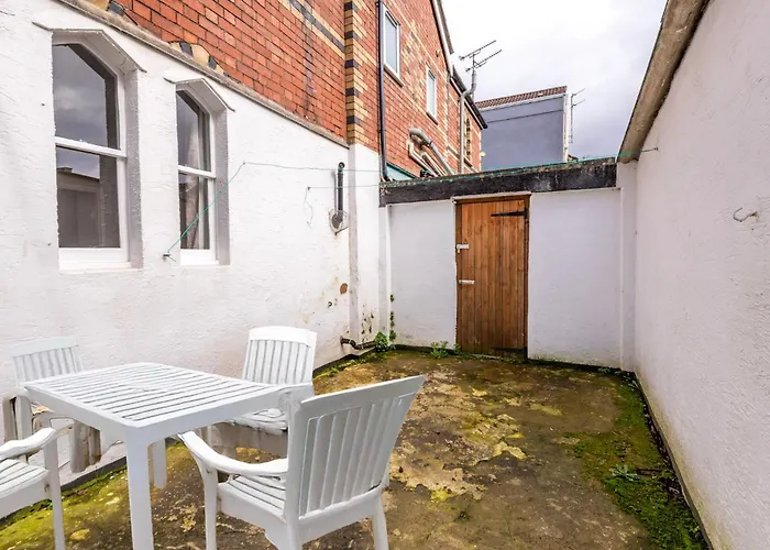 Newly Refurbished Coach House By Prescott Bristol